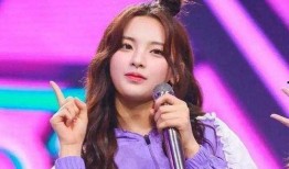 杨超越胡子爆料视频,揭秘明星幕后趣闻